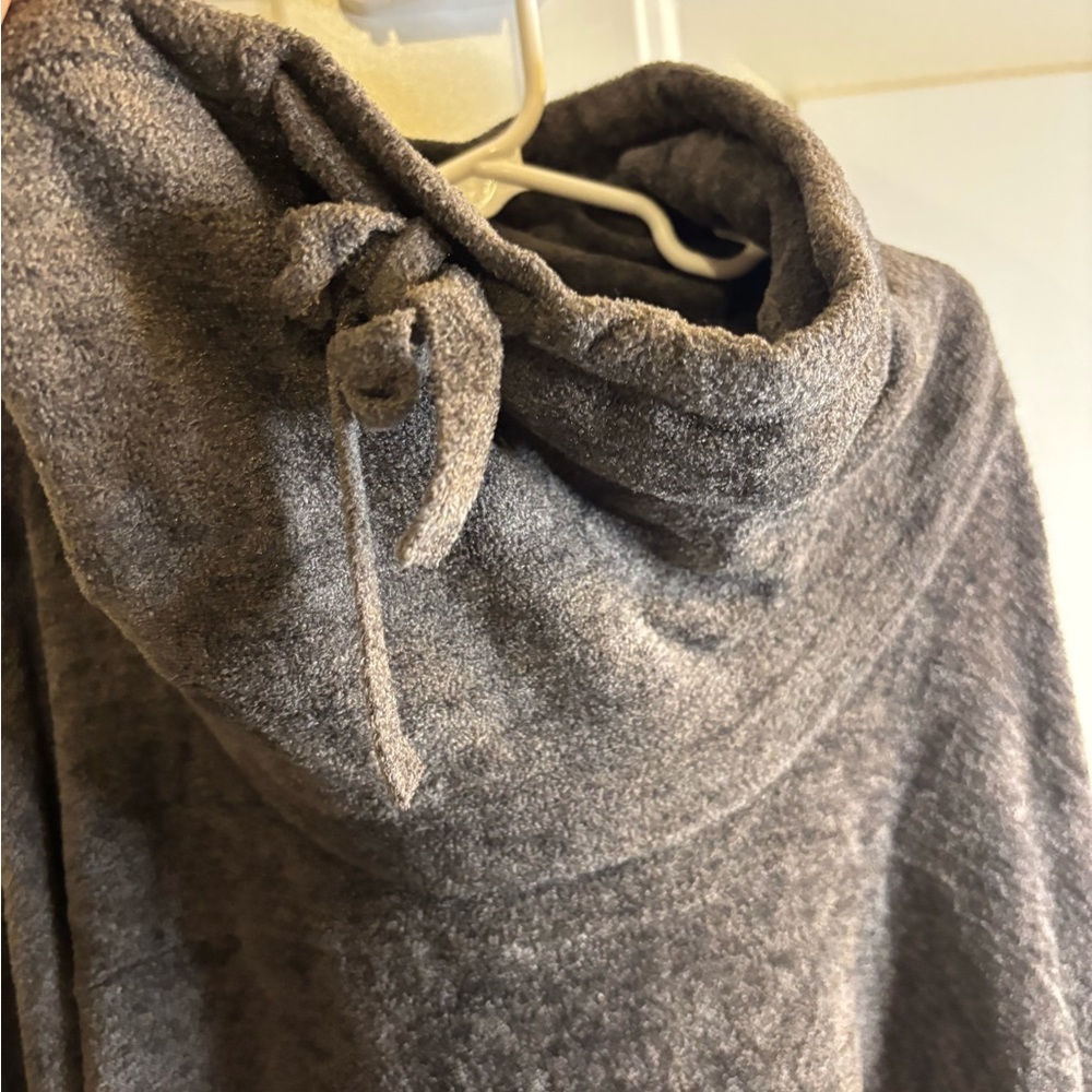 Barefoot Dreams Cozy Chic Lite Weekend Poncho in Grey Sz S/M - Picture 4 of 6